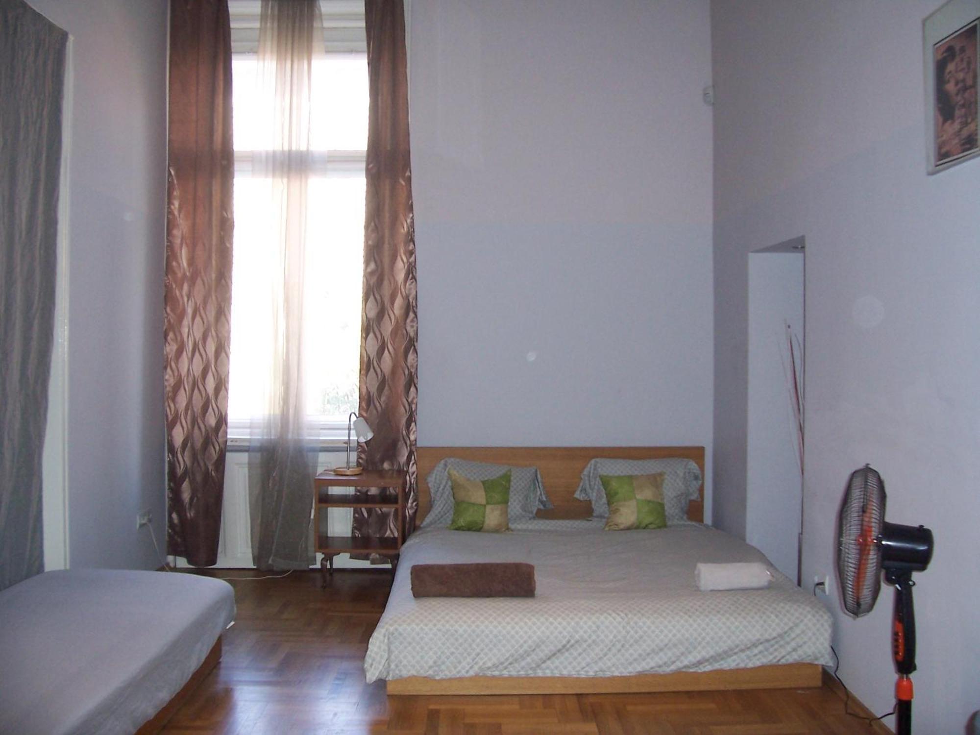 T & E Apartment בודפשט מראה חיצוני תמונה
